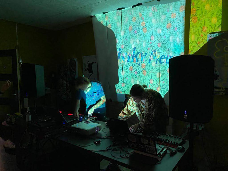 write alt text later