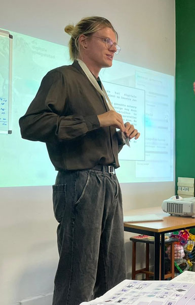 write alt text later